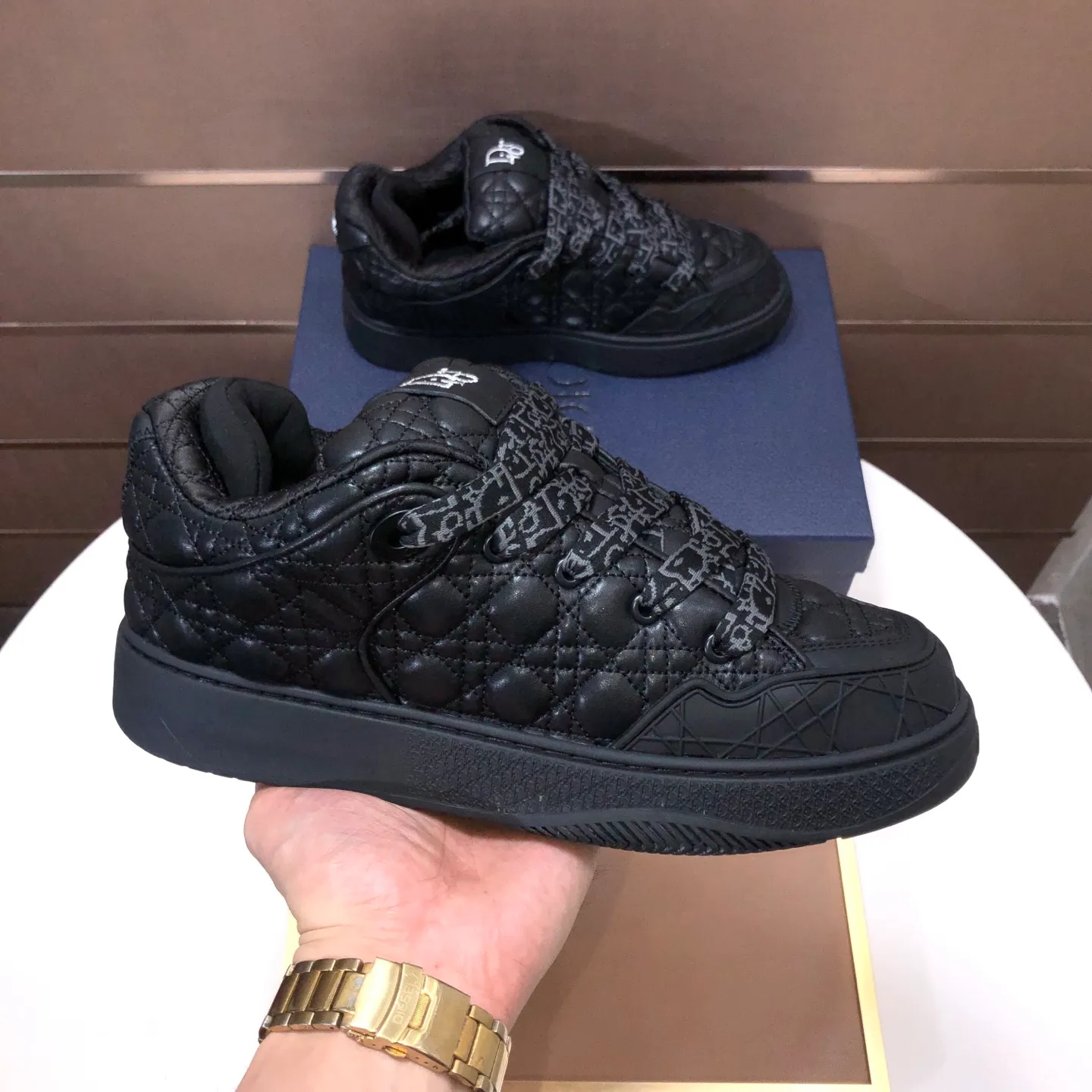 Ex-factory price: 800💶 (top original order) Brand: Dior (Dior) Standard code: Men's size 39-44 (45 customized) Grade: Same as the official website Material: Top original cowhide stitched together Original wear-resistant and lightweight outsole Style category: Fashionable casual shoes Distinguished luxury brand elements top luxury Color: Color of the actual picture